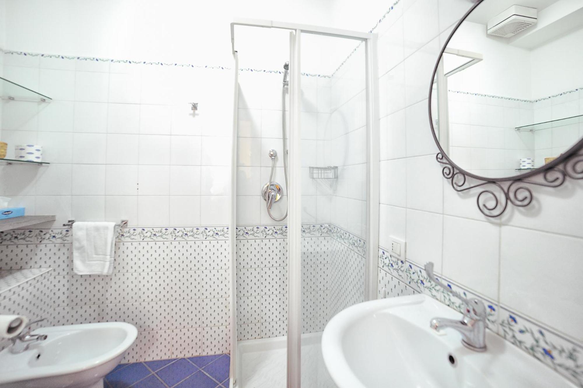 Spaccanapoli Comfort Suites Экстерьер фото